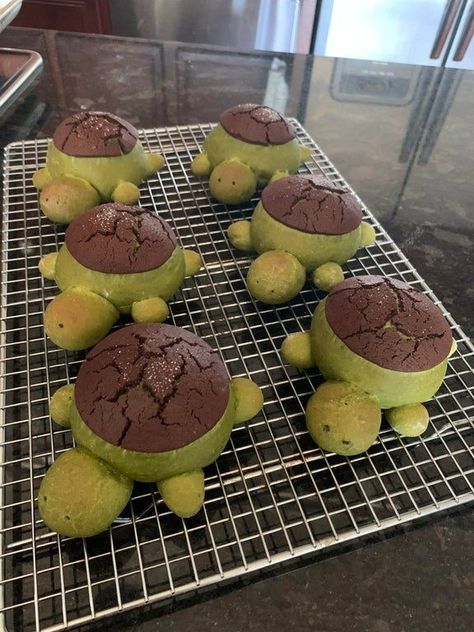 Turtle Bread, Kawaii Cooking, Cute Birthday Cakes, Birthday Food, Cute Desserts, Halloween Inspiration, Chef Recipes, Pretty Cakes, Cafe Food