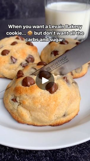 Keto Levain Cookies, Fodmap Sweets, Huge Cookies, Levain Bakery Cookies, Sugar Free Cookie Recipes, Levain Cookies, Large Cookies, Bakery Cookies, Levain Bakery