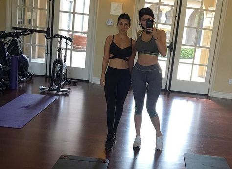 25 Best-Kept Kardashian Weight Loss Secrets | Eat This Not That Kourtney Kardashian Workout, Kourtney Kardashian Weight, Kardashian Workout, Swimsuit Body, Eat This Not That, Fitness Style, Swimsuits Hot, Gym Style, Waist Training