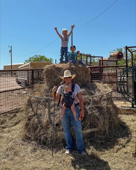 Ranch Mom Aesthetic, Western Mom, Ranch Wife Aesthetic, Ranch Family, Family Goals Country, Rodeo Mom Aesthetic, Country Mom Aesthetic, Ranch Wife, Ranch Hand