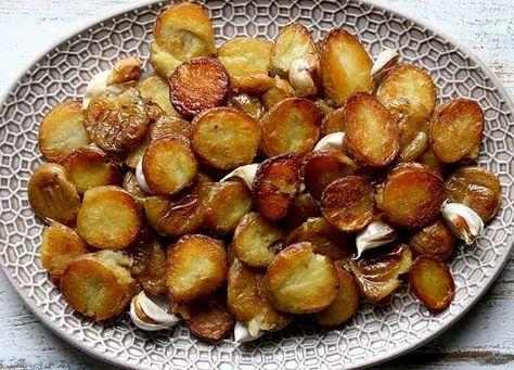 How to Freeze Potatoes and Get in the Dinnertime Fast Lane How To Freeze Potatoes, Freeze Potatoes, Freezing Veggies, Best Potato Recipes, Slow Cooker Stew, Frozen Potatoes, Smashed Potatoes, Potato Dishes, Fried Potatoes