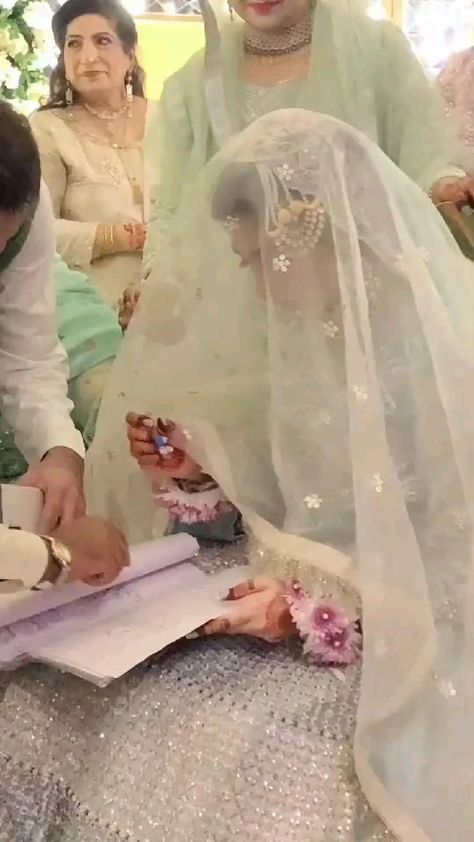 Married Poses, Couple Story, Muslim Nikah, Islamic Corner, Indian Wedding Songs, Nikkah Bride, Couple Status, Bridal Entry, Nikah Ceremony