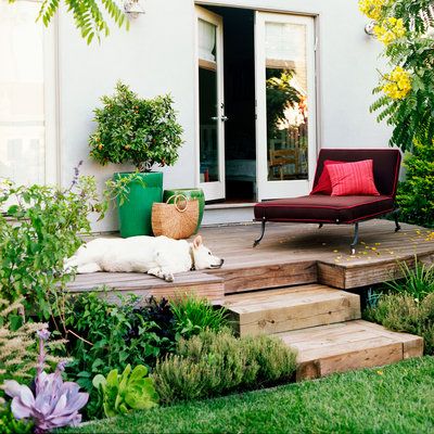 At home in the outdoors - How to Create Outdoor Living Spaces - Sunset Side Patio Ideas, Small Backyard Deck, Small Deck Ideas, Summer Apartment, Backyard Deck Ideas, Backyard Spa, Wood Decks, Raised Deck, Backyard Fence