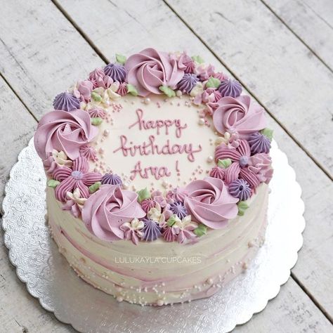 Buttercream Cake Designs, Buttercream Flower Cake, Birthday Cake With Flowers, Simple Cake Designs, Cake Decorating Piping, Creative Cake Decorating, Cake Decorating Frosting, Creative Birthday Cakes, Beautiful Birthday Cakes