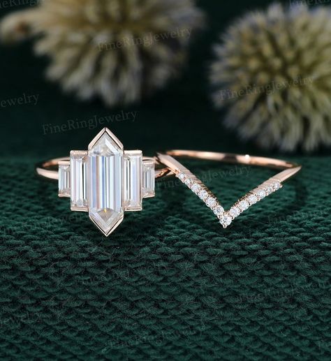 Unique Engagement Rings Non Traditional Vintage, Engagement Ring Cluster, Hexagon Engagement Ring, Jewelry Book, Tying Knots, Rose Gold Engagement Ring Vintage, Moissanite Engagement Ring Set, Wifey Material, Ring Cluster