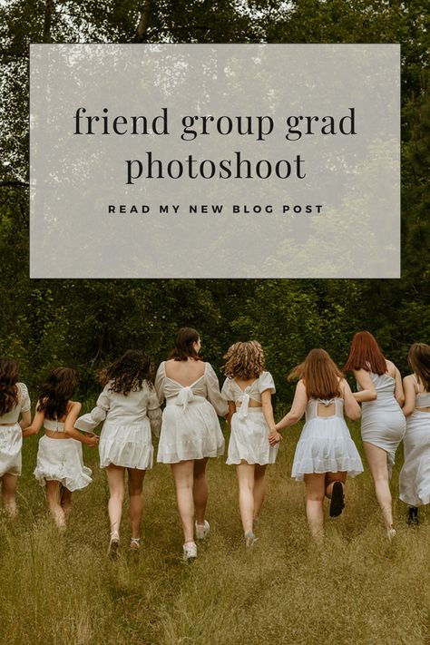 Friends Group Photo Ideas, Bestie Graduation Pictures, Photoshoots With Friends, Friend Photoshoot Group Photo Ideas, Friend Group Photoshoot, Group Senior Pictures, Friends Group Photo, Senior Photo Ideas, Grad Photoshoot