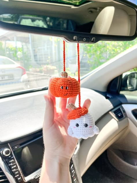 Halloween Car Hanging Accessories, Rearview Mirror Pumpkin Car Charm, Cute Halloween Accessory The most stylish and cute way to add Halloween spirit to your car! Decorate your car and feel the festive atmosphere with these special accessories filled with different figures, carefully crafted with crochet skill. Product Features: -Each figure has been carefully crafted with handcrafted crochet technique. In this way, it offers a unique and unique look. - You can decorate your car with pumpkin, ghost, bat and many more Halloween themed figures. Designed with bright and vibrant colors, the figures provide an eye-catching and fun look. - The accessories are designed to be easily attached to the interior and exterior of your car. In just a few minutes, your car is ready for Halloween! - Made usi Crochet Things To Hang In Car, Car Fall Decor, Crochet Hanging Car Accessories, Crochet Mirror Hanging, Crochet Car Hanging, Car Finds, Car Hanging Accessories, Holiday Car, Ghost Bat