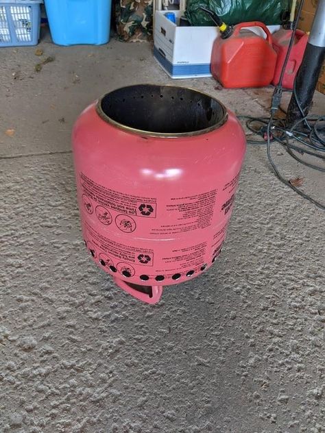 Freon Tank Diy Projects, Smokeless Fire Pit Diy, Wood Gasifier, Wheel Fire Pit, Homemade Fire Pit, Diy Fire Pit Ideas, Backyard Fire Pits, Rocket Stove Design, Diy Rocket Stove