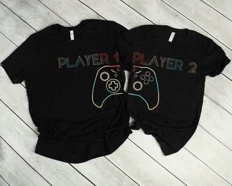 Couples Shirts Matching, Matching Shirts Couple, Couple Shirts Funny, Couple Mignon, Gamer Couple, Cute Couple Shirts, Funny Couple Shirts, Couples Shirts, Chop Chop