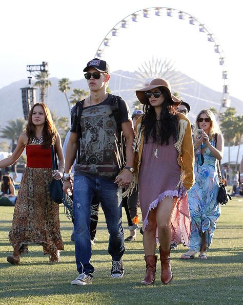 Coachella 2014 Vanessa Hudgens Coachella Outfits, Looks Coachella, Vanessa Hudgens Coachella, Vanessa And Austin, Andrea Denver, Coachella Fest, Vanessa Hudgens And Austin Butler, Mens Festival Fashion, Coachella 2012