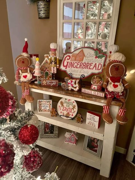 Gingerbread Christmas Display, Gingerbread Hutch Decor, Christmas Gingerbread Decor Ideas, Gingerbread Christmas Decor Ideas, Nutcracker Display Ideas, Christmas House Decorations Indoor, Holiday Bars, Christmas Kitchens, Gingerbread Kitchen