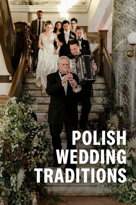 Polish Wedding Dress Traditional, Polish Wedding Apron, Slavic Wedding Traditions, Icelandic Wedding Traditions, Traditional Polish Wedding, German Wedding Dress Traditional, Polish Wedding Cake, Polish Wedding Aesthetic, Norwegian Wedding Traditions