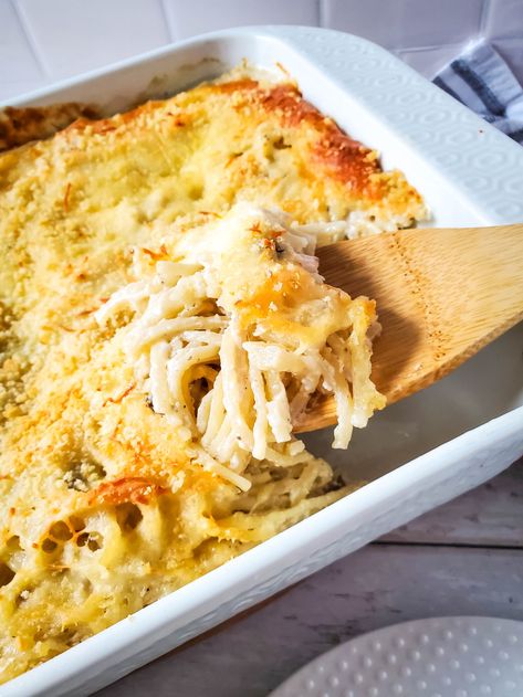 This Easy Turkey Tetrazzini Recipe is the perfect way to use up Thanksgiving leftover turkey. Delicious comforting casserole! Turkey Tezzarini Recipes, Turkey Tetrazzini Recipe Easy Crockpot, Crockpot Turkey Tetrazzini Recipe, Turkey Terrizinni, Turkey Tettrazini Casserole, Turkey Tetrazzini Casserole, Easy Turkey Tetrazzini Recipe, Turkey And Rice Casserole, Leftover Turkey Recipes Easy