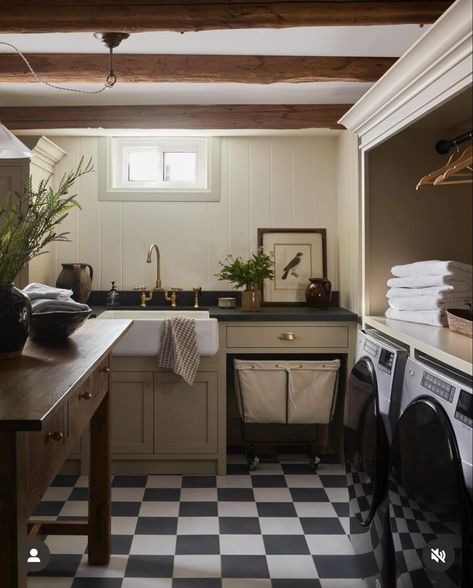 Traditional Utility Room, Spanish Revival Laundry Room, English Style Laundry Room, Ralph Lauren Laundry Room, Devol Laundry Room, Modern Cottage Interior Bedrooms, Pedestal Laundry, Modern Cottage Interior Living Room, Cottagecore Laundry Room