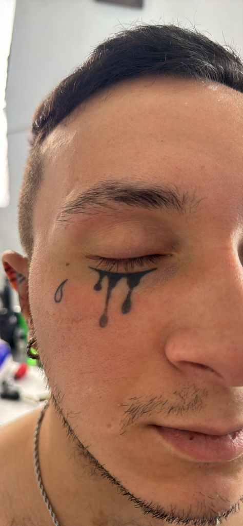 Face Tats Men, Small Face Tattoo Men, Cheek Tattoo, Mens Face Tattoos, Best Neck Tattoos, Face Tats, Tatted Men, Halloween Costumes Friends, Face Tattoos