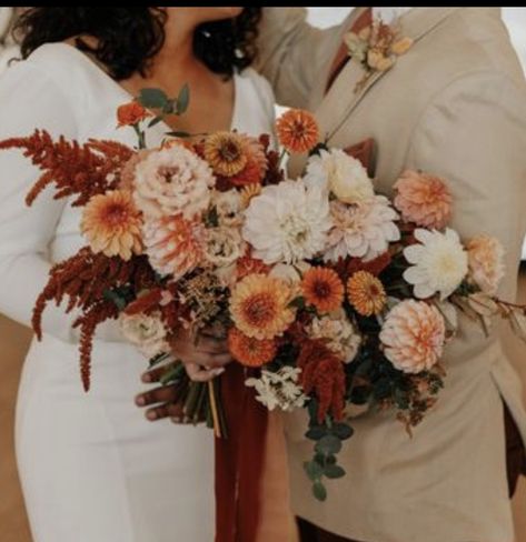 Rust Wedding Florals, Terra Cotta Wedding Bouquet, Fall Wedding Bridesmaid Bouquets, Wedding Bouquets Terracotta, Terracotta Flowers Wedding, Terracotta Floral Bouquet, Rust Terracotta Bridal Bouquet, Blush And Terracotta Bouquet, Terracotta Bridesmaid Bouquet