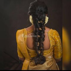 HairStyleRukku (@hairstylerukku) • Instagram photos and videos Fishtail Braid Indian Wedding, Braid Indian Wedding, Bridal Wedding Hairstyles, Braided Wedding Hairstyles, Messy Fishtail Braids, Messy Fishtail, Hair Wedding Styles, Fishtail Braids, Indian Jewellery Gold