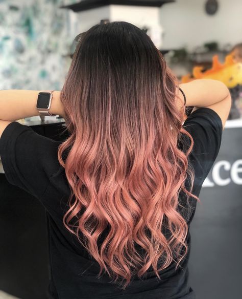 Rosegold Haircolor Balayage, Peach Balayage Brunette, Rosegold Haircolor, Copper Rose Gold Hair Balayage, Balayage Pink Hair, Dark Rose Gold Hair Brown, Rose Brown Balayage, Brown To Pink Ombre Hair, Rose Gold Balayage Brunettes