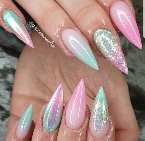 Bumble Bee Nails, Stilleto Nails Designs, Stiletto Nails Short, Bee Nails, Stiletto Nail Art, Sassy Nails, Unicorn Nails, Stiletto Nails Designs, Mermaid Nails