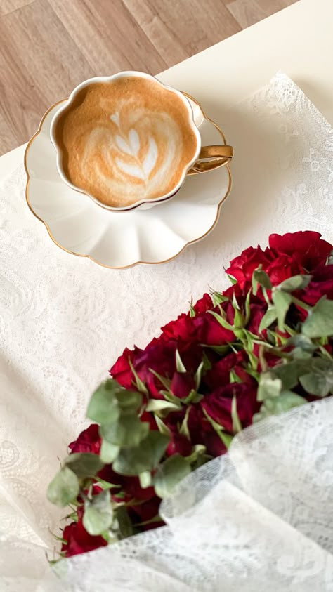 Tea Wallpaper, Coffee Shop Photography, Red Roses Wallpaper, Good Morning Breakfast, Morning Rose, Coffee Shot, Beautiful Profile Pictures, Rose Flower Pictures, Valentine Images