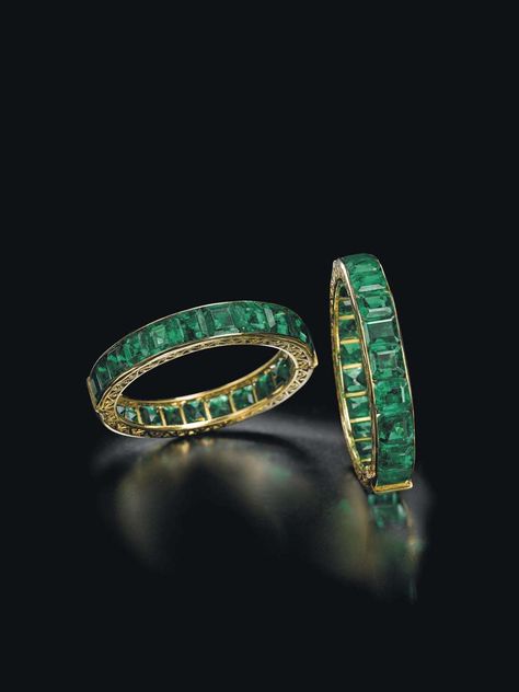 Emerald Bangles, Indian Bangles, Emerald Bracelet, Bangles Indian, Diamond Brooch, Green With Envy, Rare Gemstones, Emerald Jewelry, Affordable Jewelry