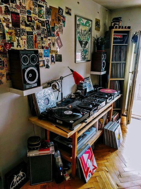 Recording Studio Setup, Dj Room, Home Music Rooms, Vinyl Room, Record Room, Garage Bedroom, Home Studio Setup, Music Studio Room, Dj Setup