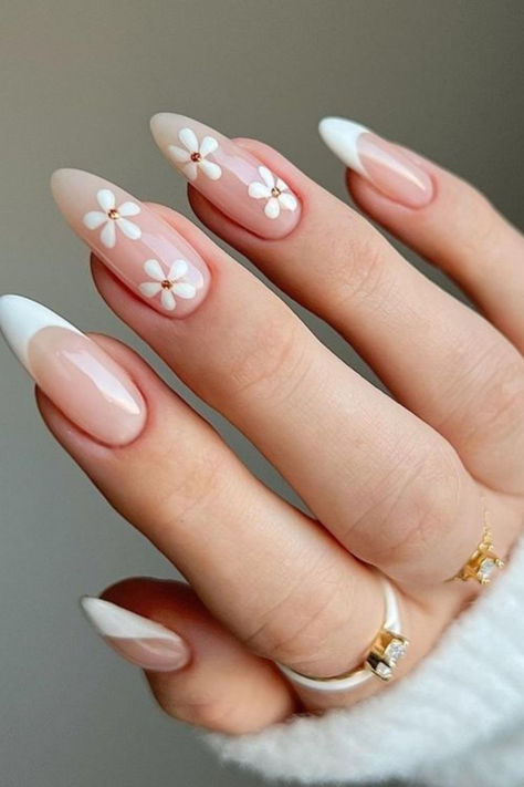 Spring nail ideas March Nails, Nails Yellow, Flower Nail Designs, Casual Nails, Almond Nails Designs, Nail Swag, Easter Nails, Oval Nails, Nail Inspiration