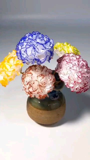 Tissue Paper Flowers Diy, Kraf Kertas, Seni Dan Kraf, Flowers Craft, Cool Paper Crafts, Handmade Flowers Paper, Paper Flowers Craft, Tissue Paper Flowers, Kraf Diy