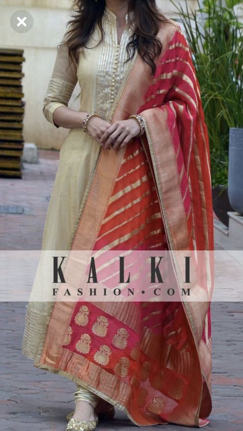 Beige gold plain silk suit & bright red silk dupatta Plain Silk Suit Designs, Banarsi Silk Suit Designs Indian, Salwar Designs, Salwar Kamiz, Mysore, Blouse Design Models, Anarkali Dress, Indian Attire, Indian Ethnic Wear