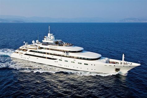 برج العرب, Luxury Yachts For Sale, Water Skis, Super Yacht, Yacht Builders, Yacht Rental, Private Yacht, Boats Luxury, Yacht Boat