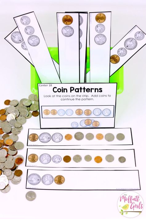 Coin Patterns: This fun Kindergarten Math activity helps students identify and count money in a hands-on way! Kindergarten Money Activities, Coins Kindergarten, Sped Activities, Money Math Centers, Money Kindergarten, Learning About Money, Money Centers, Math Money, Math Kindergarten