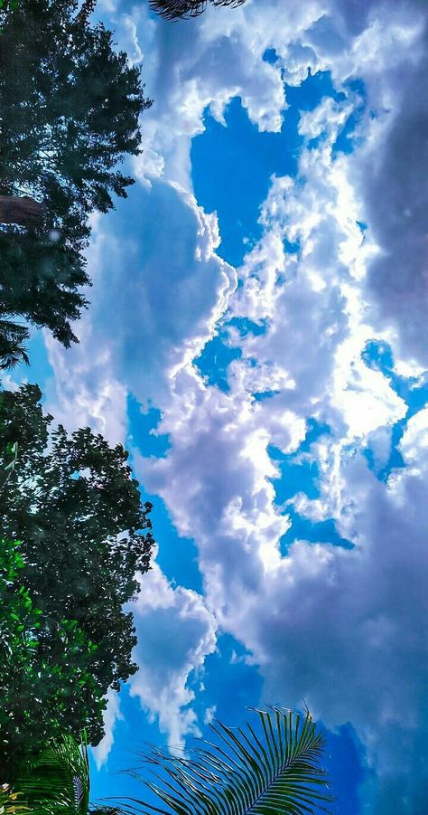 Pin by Rizkiah on awan ☁️ | Fotografi alam, Estetika langit, Gambar alam Fresh Background Wallpapers, Blue Asthetics Photos, Blue Sea Aesthetic, Selfie Background, Lockscreen Wallpaper Iphone, Background Lockscreen, Blue Sky Photography, Lightroom Photography, Angel Clouds