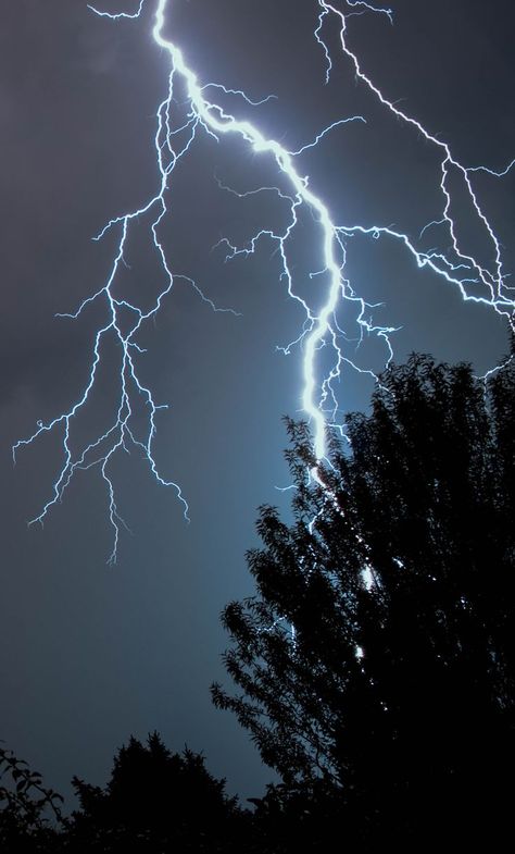 Lightning Sky, Its Lit, Lightning Photos, Storm Wallpaper, Lighting Storms, Lightning Photography, Wild Weather, Blue Aesthetic Pastel, Thunder And Lightning