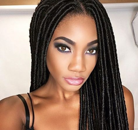 Fausses locks : 30 inspirations pour vous aider à sauter le pas ! Hairstyles With Extensions, African American Braided Hairstyles, Faux Dreads, American Hairstyles, Faux Locs Hairstyles, Crochet Braid, Braids With Extensions, Glam Squad, Braid In Hair Extensions