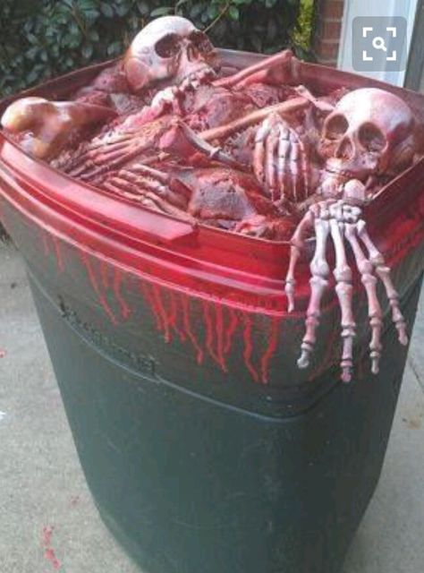 Butcher Table, Skeleton Parts, Halloween Decorations Ideas, Halloween Party Decor Diy, Uhyggelig Halloween, Red Spray Paint, Halloween Diy Outdoor, Hallowen Ideas, Casa Halloween