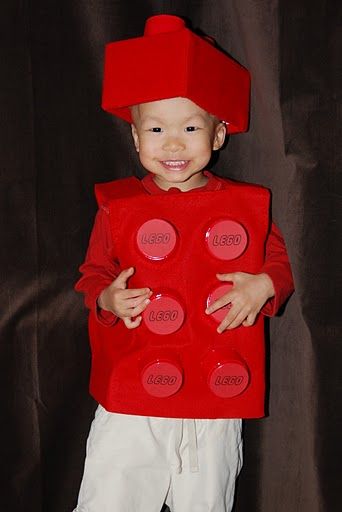 lego costume Lego Outfit, Lego Costume Diy, Lego Halloween Costumes, Do It Yourself Costumes, Cupcake Costume, Card Costume, Lego Costume, Clever Costumes, Lego Halloween