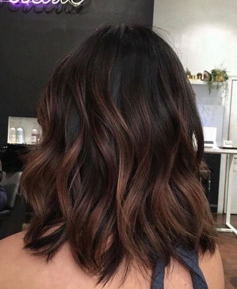 If you are planning to try a new hair color then here is best option for you which is a brown balayage hair color which is going to be extremely popular in the coming days. This is now a new trend in women`s fashion of brown balayage hairstyles and everyone is crazy about it because … Blond Cenușiu, Brown Balayage Hair, Dark Brown Hair Balayage, Brunette Ombre, Balayage Hair Color Ideas, Black Hair Balayage, Kadeřnické Trendy, Brown Hair Inspo, Balayage Hair Color