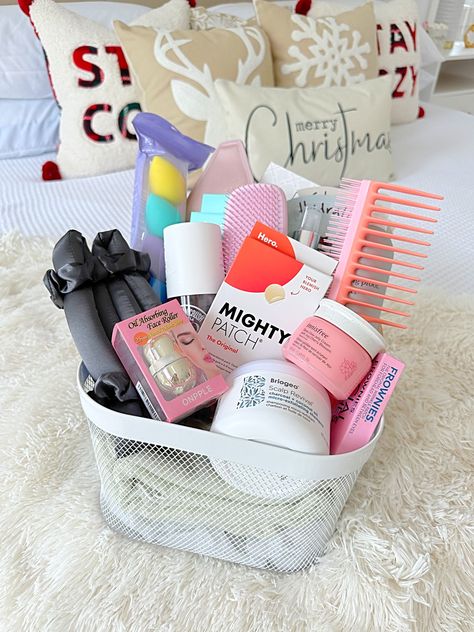 Top Picks from Our Influencers on Amazon Birthday Baskets, Making A Gift Basket, Girl Gift Baskets, Bday List, Custom Gift Ideas, Birthday Presents For Friends, Senior Night Gifts, Preppy Gifts, Birthday Basket