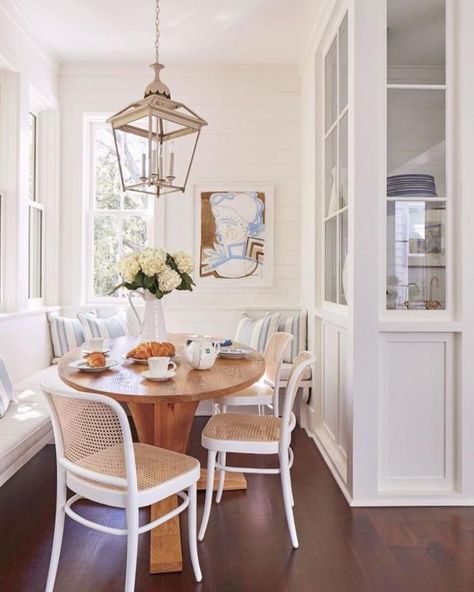 Breakfast Nook Roundup Small Breakfast Nook Ideas, Kitchen Banquettes, Small Breakfast Nook, Madison Ct, Built In Kitchen, In Kitchen Dining, Breakfast Nook Table, Banquette Bench, Cottage Dining Rooms