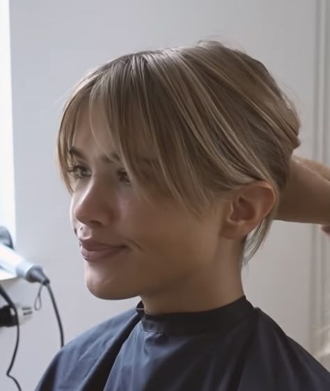 Curtain Bangs Low Bun, Cheekbone Curtain Bangs, Cheekbone Bangs, Face Framing Layers Curtain Bangs, Light Curtain Bangs, Bardot Bangs, Layers And Bangs, Face Framing Layers, Hair 2024