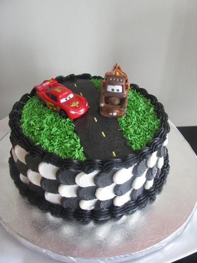 Cake Ideas Disney, Cars Cake Ideas, Mater Cake, Cars Cake Design, Disney Cars Cake, Lightning Mcqueen Cake, Rodjendanske Torte, Mcqueen Cake, Cars Birthday Cake