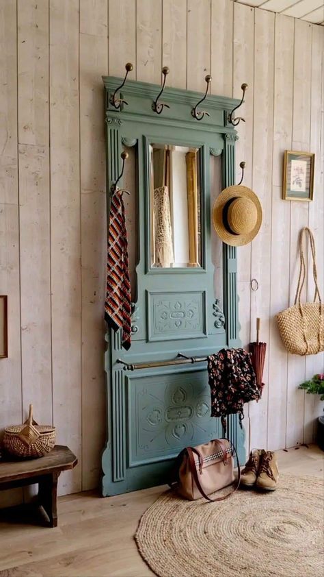 Old Door Decor, Doors Repurposed, Home Entrance Decor, Old Door, Old Doors, Repurposed Furniture, Furniture Makeover, Rustic House, Decor Diy