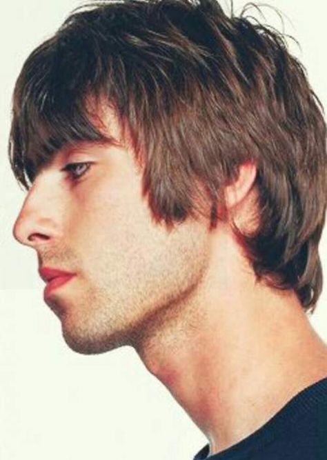 Liam Gallagher Haircuts - List of Hairstyles of English singer and songwriter - Men's Hairstyles & Haircut X [NEW 2020] Liam Oasis, Liam Gallagher Oasis, Oasis Band, Hairstyle Names, Hair Inspiration Short, Liam Gallagher, New Hairstyle, Athletic Hairstyles, Man Photo