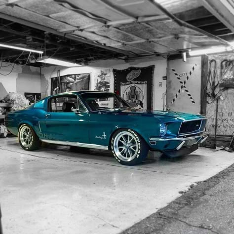 68 Mustang Blue Mustang, 1968 Mustang, Ford Mustang Fastback, Auto Retro, Wallpaper Retro, Classic Mustang, Mustang Fastback, Ford Classic Cars, Mustang Cars