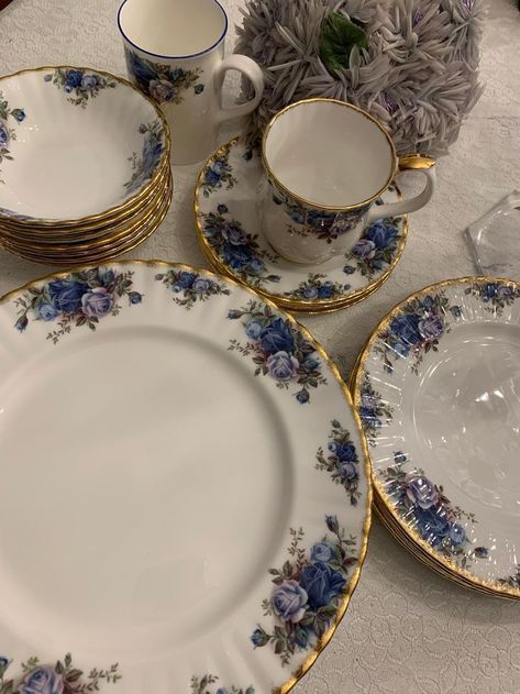 Cottage Core Plates, Cottagecore Plates, Plates And Cups, Wedding Decoration Ideas, Antique Dishes, Vintage Dinnerware, Cute Kitchen, Dream House Interior, Dream House Decor