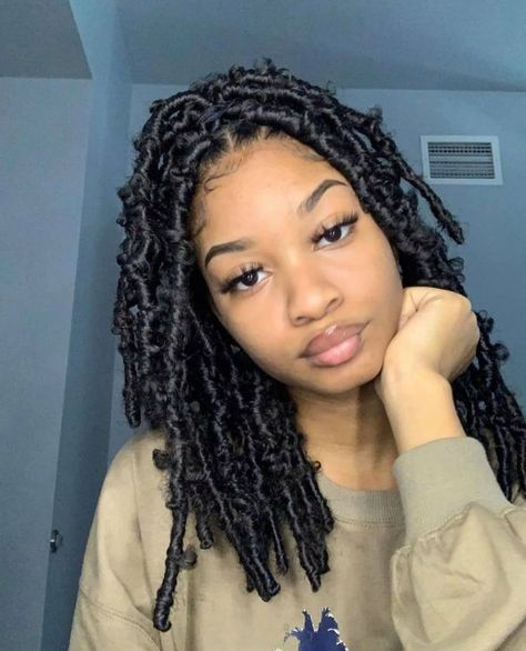 Black Faux Locs Black Women, Faux Locs Hairstyles Medium Length, Faux Locs On Light Skin Women, Short Soft Locs Styles, Foe Locs Hairstyles, Medium Faux Locs Hairstyles, Shoulder Length Distressed Locs, Short Fake Locs, Distressed Faux Locs Medium Length