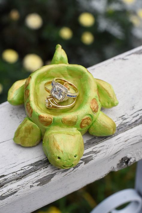 Turtle Ring Holder, Turtle Clay Art, Clay Ring Holder Diy, Jewellery Holder Clay, Clay Ring Holders, Clay Things To Make, Ring Holder Clay, Diy Ring Holder, Clay Ring Holder