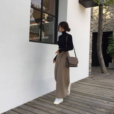 Black Turtleneck Outfit, Mode Zendaya, Big Sweater, Japan Outfits, Fashion Trend Inspiration, Clothing Korean, Moda Do Momento, Mode Grunge, Turtleneck Outfit