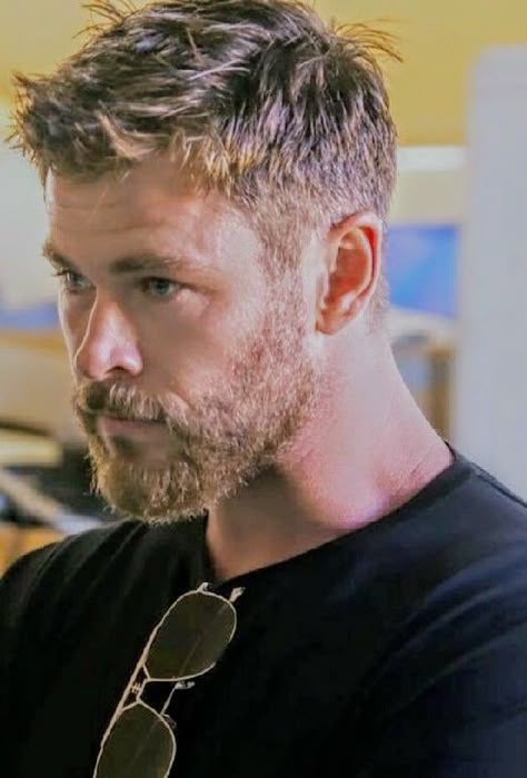 Men’s Short Textured Messy Hair, Men’s Haircuts Fall 2023, Firefighter Haircut, Chris Hemsworth Hair, Crew Cut Haircut, Short Hair With Beard, Mens Hairstyles With Beard, Gents Hair Style, High Ponytail Hairstyles