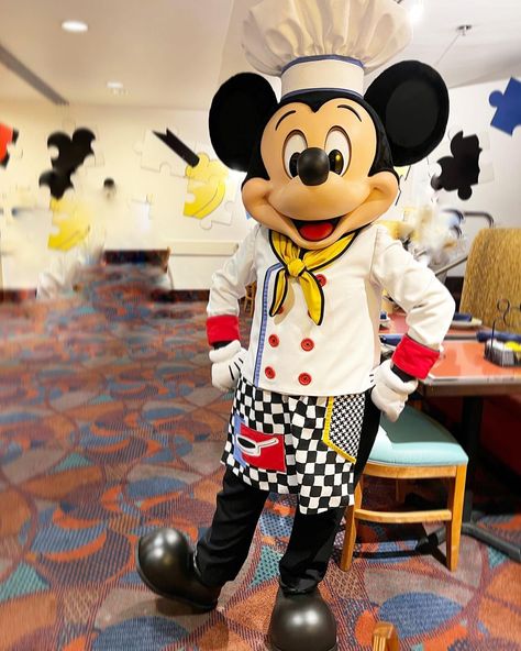 Instagram Compliments, Walt Disney Paris, Mickey Outfit, Chef Mickey, Character Dining, Contemporary Resort, Disney Dining, The Chef, Wine And Dine